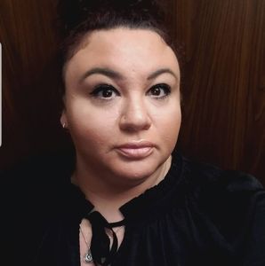 Meet your Posher, Casandra